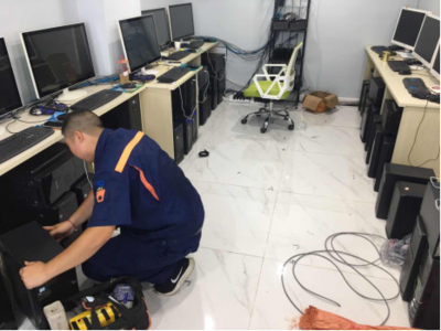 爭(zhēng)做營(yíng)維線(xiàn)上的尖子兵--記新鄉(xiāng)聯(lián)通開(kāi)發(fā)區(qū)營(yíng)銷(xiāo)中心智慧家庭工程師趙瑞